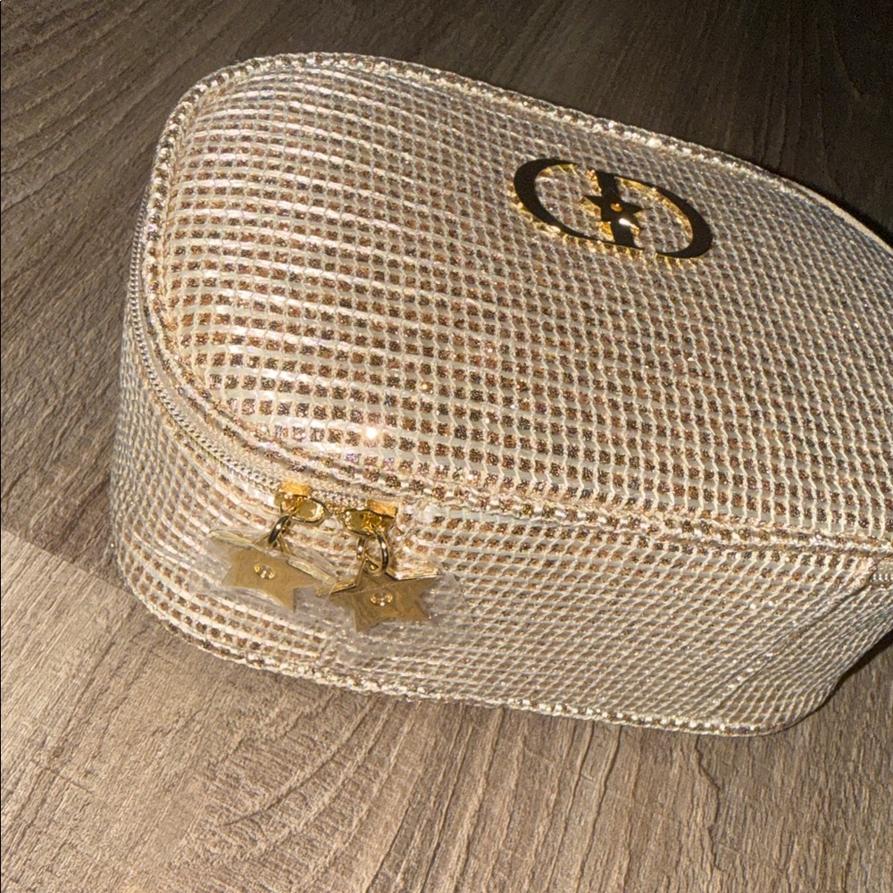 ⭐️ DIOR HOLIDAY MAKE UP COSMETIC POUCH ⭐️ - Picture 2 of 6